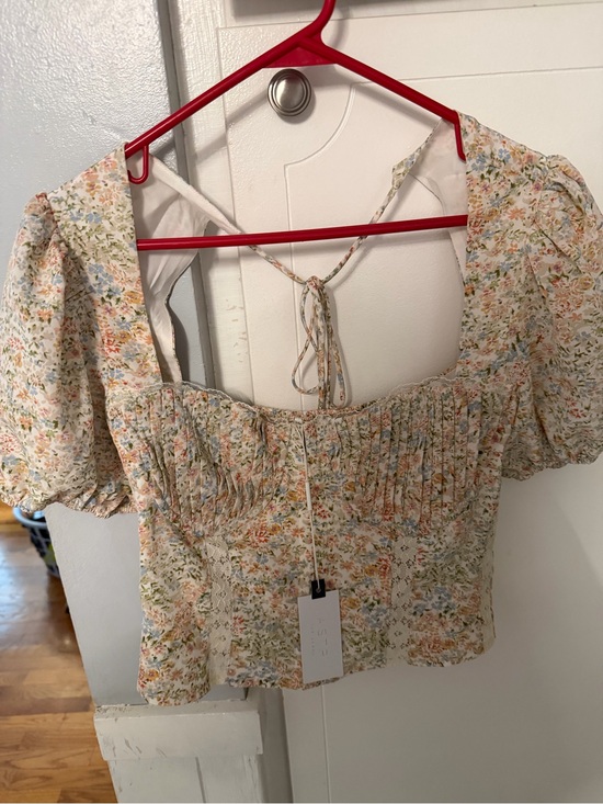 Astr Tops - NWT Astr Floral Puff-Sleeve Smocked Square-Neck Top - Cream Multicolor